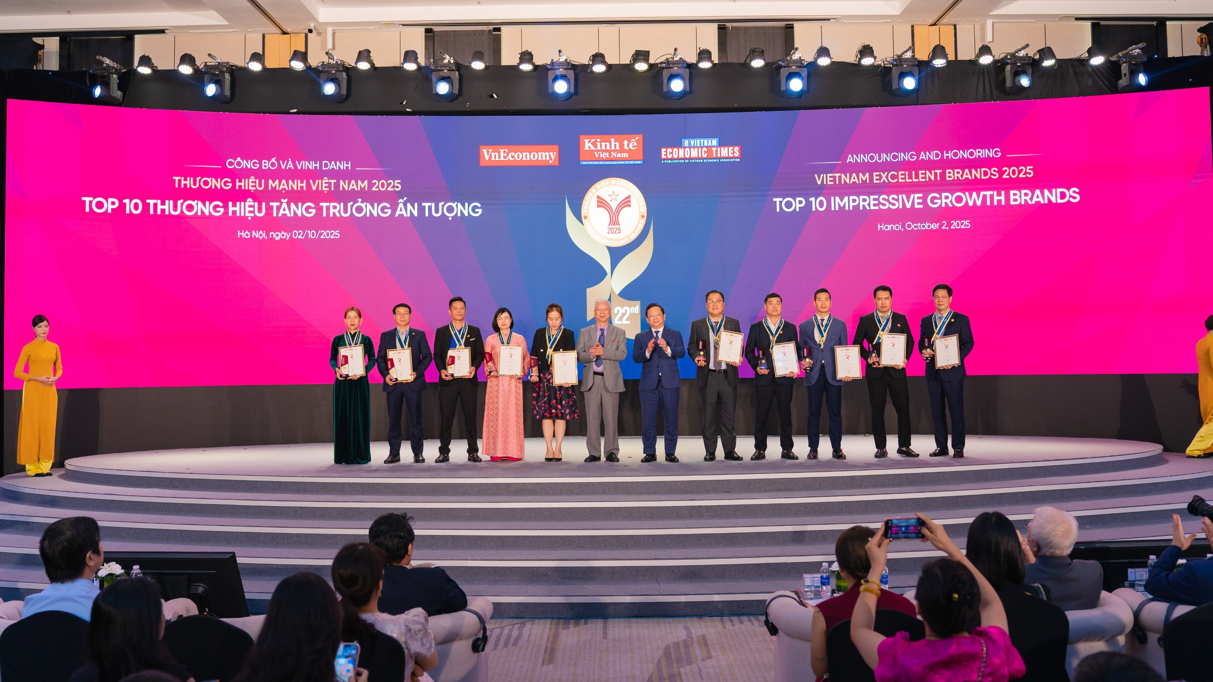 Những doanh nghiệp được vinh danh ở Top 10 Thương hiệu Tăng trưởng ấn tượng gồm: Công ty Cổ phần Chứng khoán Kafi; Ngân hàng TMCP Kiên Long; Tổng Công ty May 10; Công ty Cổ phần Đầu tư Nam Long; Công ty Cổ phần Dược phẩm FPT Long Châu; Công ty Cổ phần Nhiên liệu bay Petrolimex; Công ty Cổ phần Phân bón Dầu khí Cà Mau; Tổng Công ty Phân bón và Hóa chất Dầu khí – CTCP; Công ty Cổ phần SILKROAD Hà Nội; Ngân hàng TMCP Việt Nam Thịnh vượng.