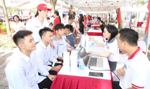 Xã đầu tiên của Hà Nội tổ chức phiên giao dịch việc làm