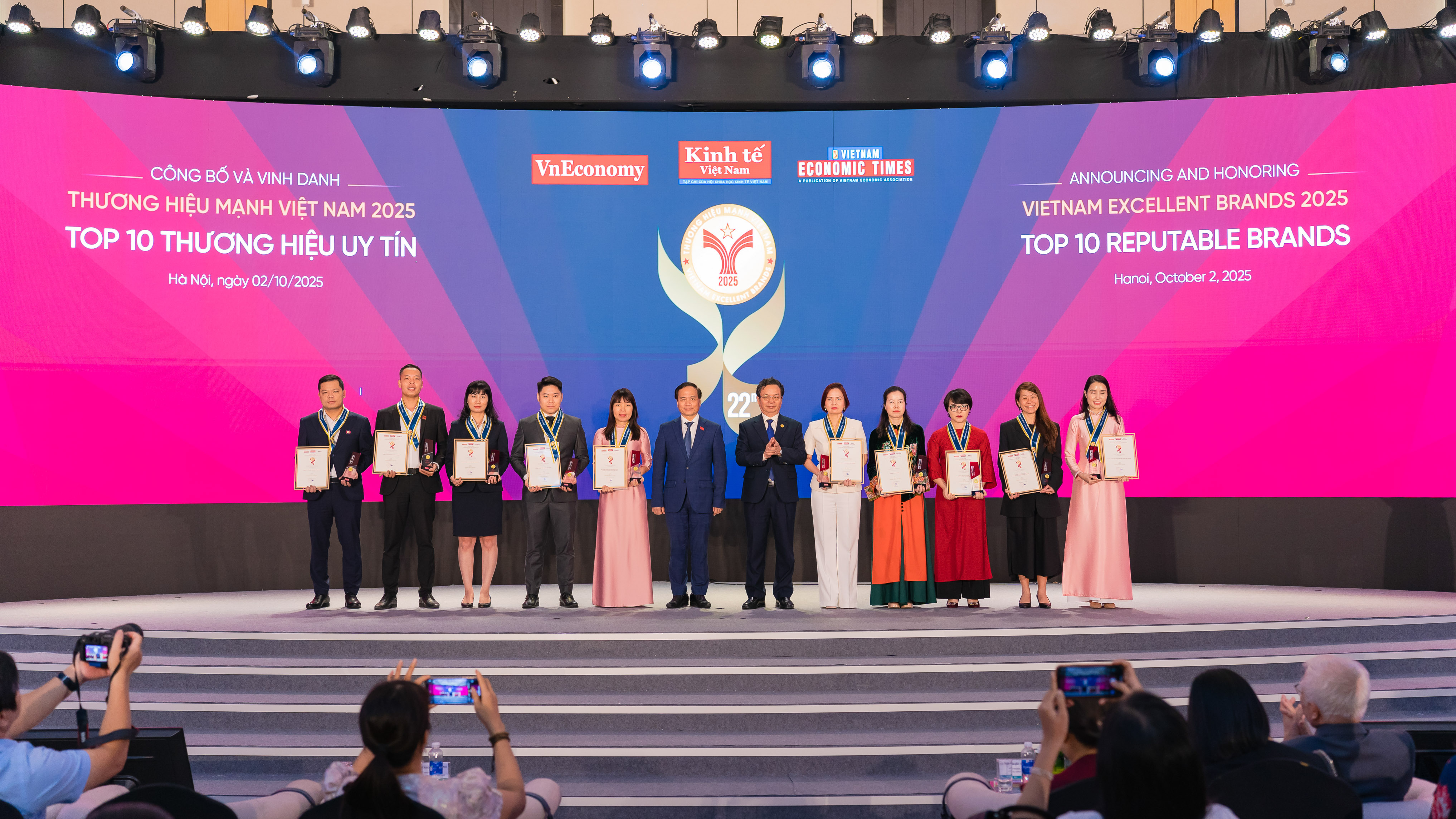 Top 10 Thương hiệu Uy tín gồm: Công ty TNHH May Thêu Giày An Phước; Công ty Cổ phần Eurowindow Holding; Flamingo Holdings; Tổng Công ty Cổ phần Bia - Rượu - Nước giải khát Hà Nội; Công ty Cổ phần Tập đoàn Hoa Sen; Công ty Cổ phần Nhôm Việt Dũng; Tổng Công ty Cổ phần Bia - Rượu - Nước giải khát Sài Gòn; Công ty Cổ phần Tập đoàn Tân Long; Công ty Cổ phần Phát triển Bất động sản Văn Phú; Hệ thống Trung tâm tiêm chủng VNVC - Công ty Cổ phần Vacxin Việt Nam.