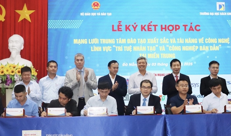 Ký kết hợp tác với Đại học Bách khoa Đà Nẵng chủ trì mạng lưới trung tâm đào tạo xuất sắc và tài năng về công nghệ 4.0 lĩnh vực “Trí tuệ nhân tạo” (AI) và “Công nghiệp bán dẫn” tại miền Trung.