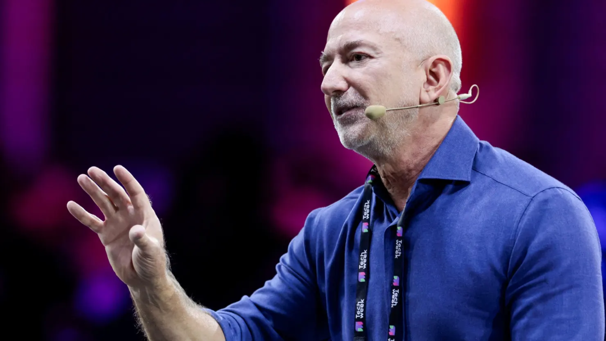 Người sáng lập Amazon Jeff Bezos - Ảnh: CNBC. 