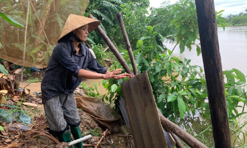 Sạt lở bờ sông Bồ, thành phố Huế công bố tình huống khẩn cấp