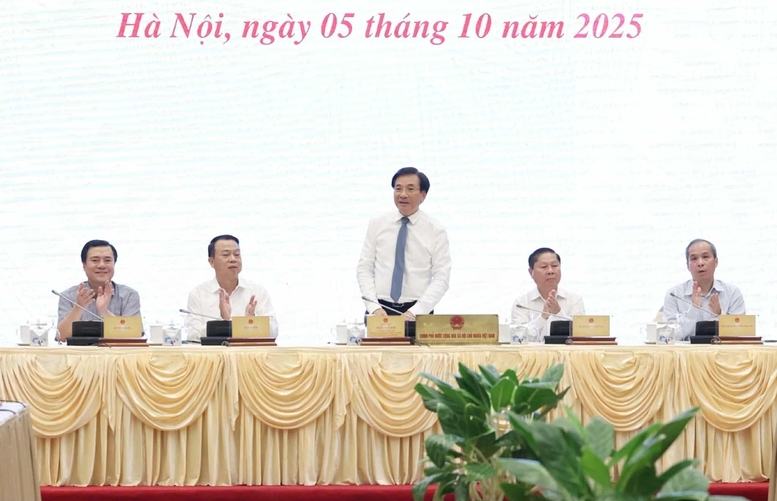 Bộ trưởng, Chủ nhiệm Văn phòng Chính phủ Trần Văn Sơn, Người phát ngôn của Chính phủ chủ trì họp báo Chính phủ thường kỳ tháng 9 - Ảnh: VGP