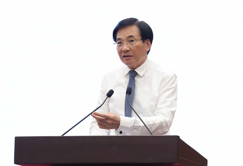 Bộ trưởng, Chủ nhiệm Văn phòng Chính phủ Trần Văn Sơn, Người phát ngôn của Chính phủ cung cấp thông tin tới báo chí - Ảnh: VGP