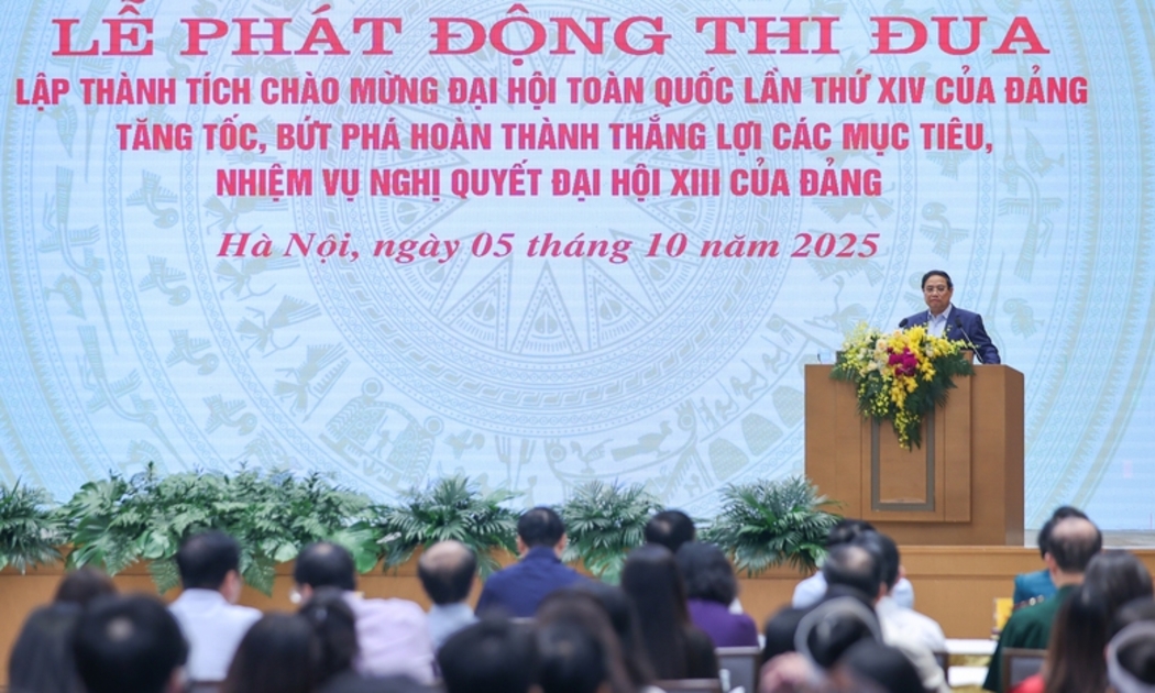 Thủ tướng Chính phủ Phạm Minh Chính, Chủ tịch Hội đồng Thi đua – Khen thưởng Trung ương chủ trì lễ phát động thi đua cao điểm lập thành tích chào mừng Đại hội XIV của Đảng - Ảnh: VGP