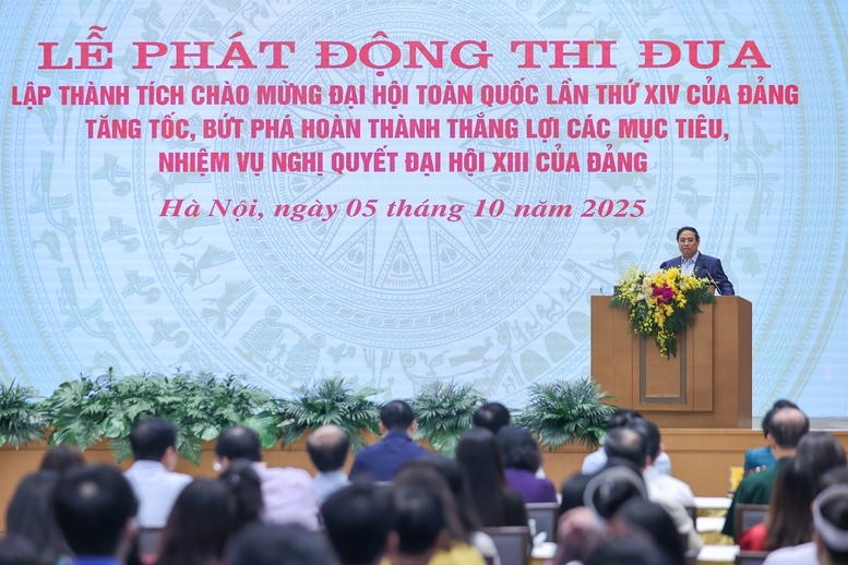 Thủ tướng Chính phủ Phạm Minh Chính, Chủ tịch Hội đồng Thi đua – Khen thưởng Trung ương chủ trì lễ phát động thi đua cao điểm lập thành tích chào mừng Đại hội XIV của Đảng - Ảnh: VGP