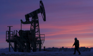 OPEC+ tiếp tục tăng sản lượng khai thác dầu