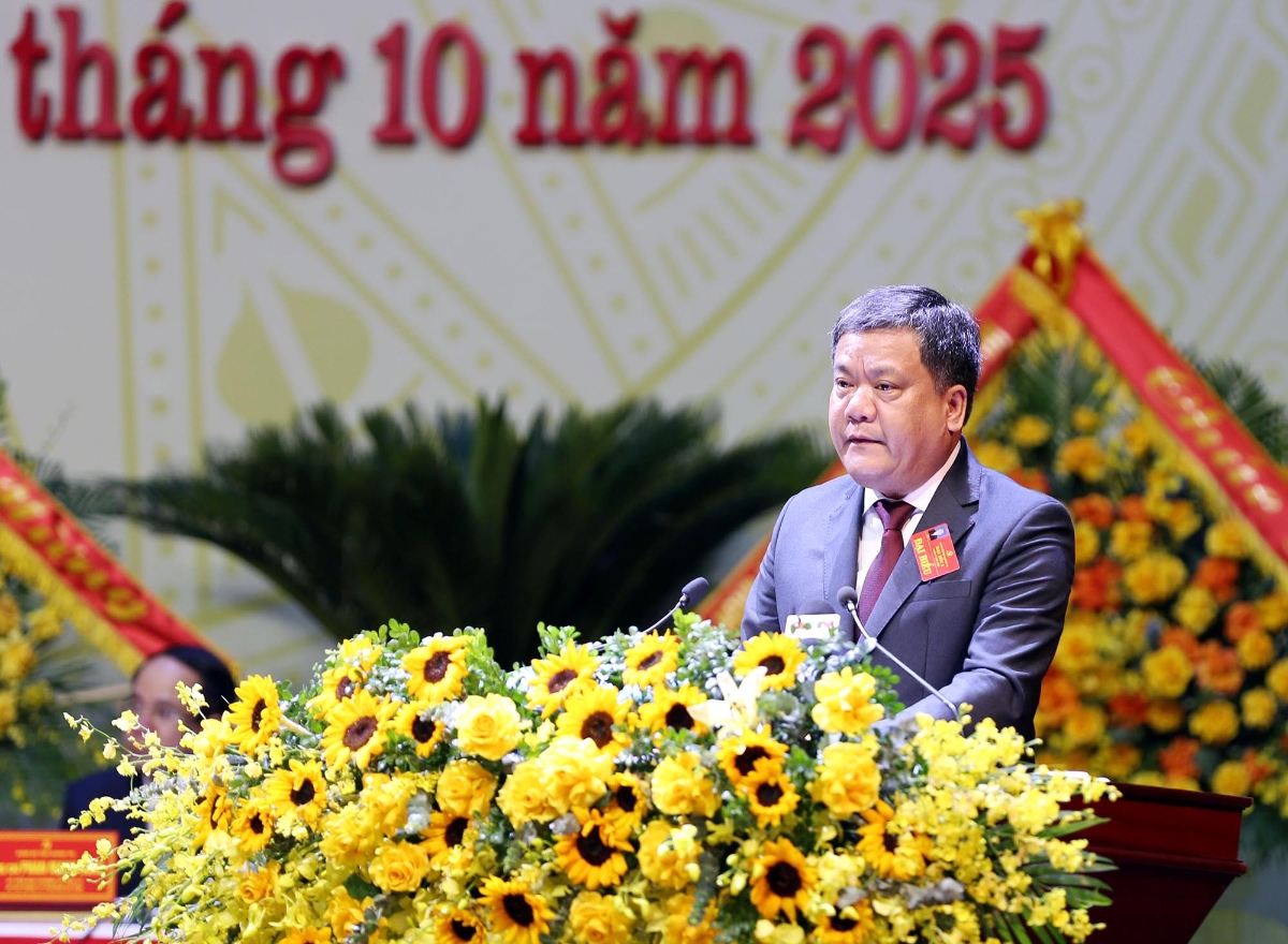 Đồng chí Trần Phong, Phó Bí thư Tỉnh ủy, Chủ tịch UBND tỉnh Quảng Trị trình bày Báo cáo kiểm điểm của Ban Chấp hành Đảng bộ tỉnh nhiệm kỳ 2020 - 2025