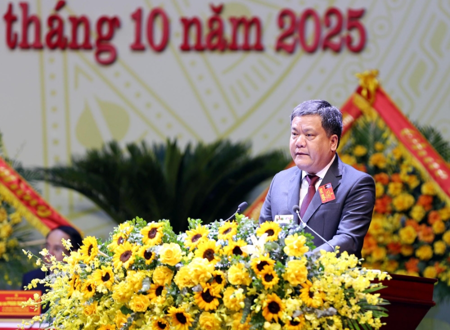 Đồng chí Trần Phong, Phó Bí thư Tỉnh ủy, Chủ tịch UBND tỉnh Quảng Trị trình bày Báo cáo kiểm điểm của Ban Chấp hành Đảng bộ tỉnh nhiệm kỳ 2020 - 2025