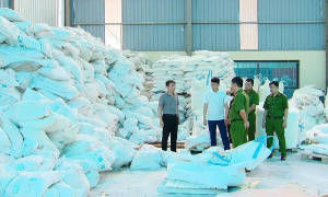 Khởi tố, bắt tạm giam lãnh đạo công ty sản xuất hàng triệu bình chữa cháy giả