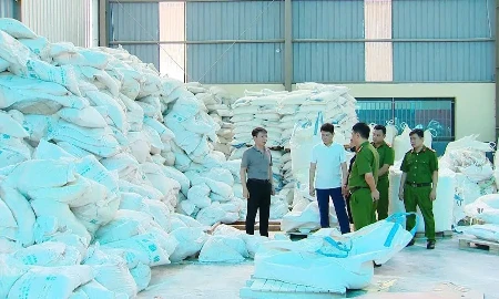 Khởi tố, bắt tạm giam lãnh đạo công ty sản xuất hàng triệu bình chữa cháy giả