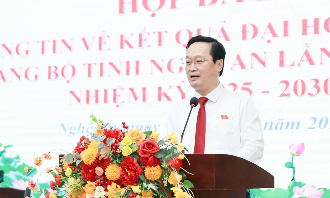 Bí thư Tỉnh ủy Nghệ An Nguyễn Đức Trung phát biểu tại buổi họp báo