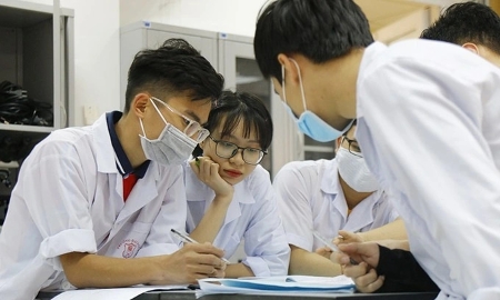 Bộ Y tế trả lời cử tri về chính sách miễn, giảm học phí cho sinh viên ngành y