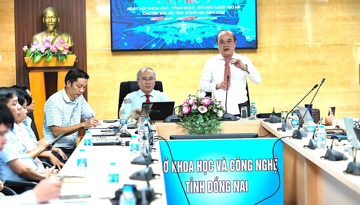 Hai Phó giám đốc Sở Khoa học và Công nghệ tỉnh Đồng Nai: ông Võ Hoàng Khai và ông Nguyễn Minh Quang cùng chủ trì họp báo sự kiện Techfest Đồng Nai 2025.
