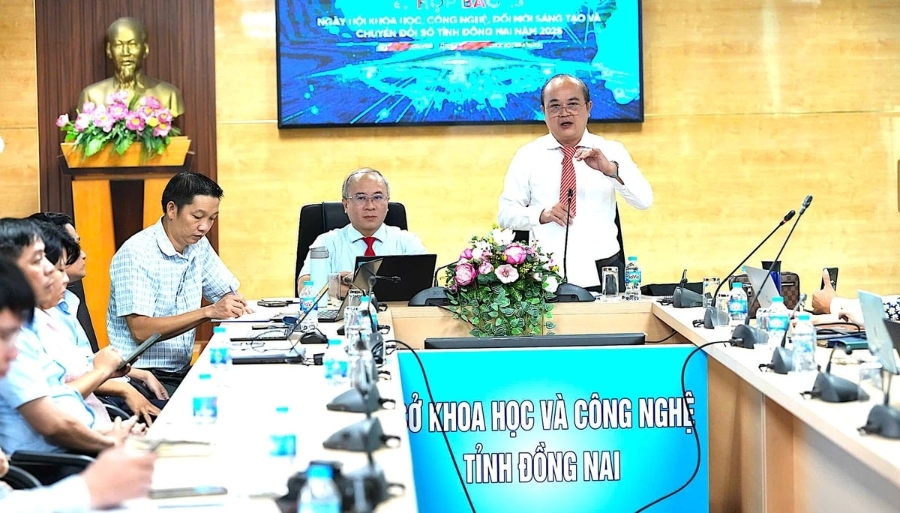 Hai Phó giám đốc Sở Khoa học và Công nghệ tỉnh Đồng Nai: ông Võ Hoàng Khai và ông Nguyễn Minh Quang cùng chủ trì họp báo sự kiện Techfest Đồng Nai 2025.