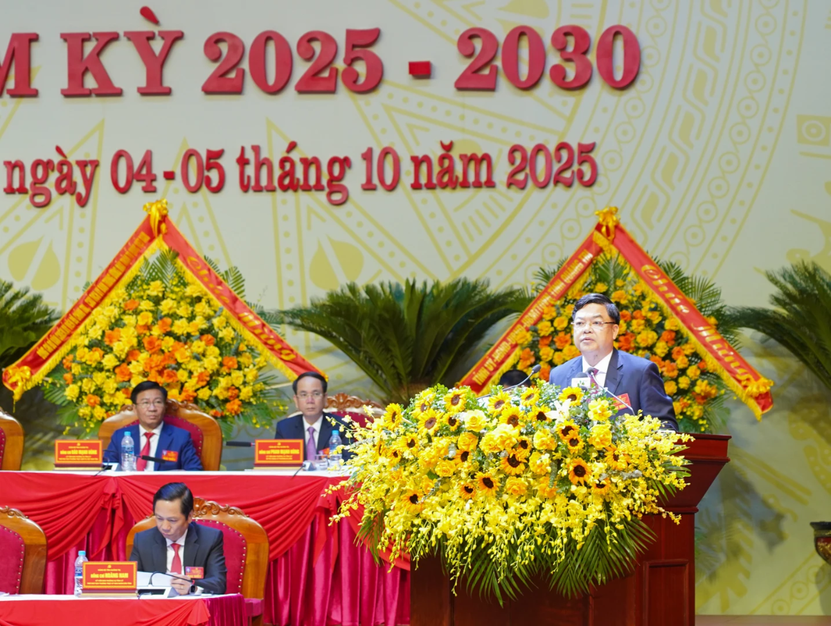 Giám đốc Sở Công Thương Quảng Trị Hồ Xuân Hòe trình bày tham luận. Ảnh: Lê Trường.