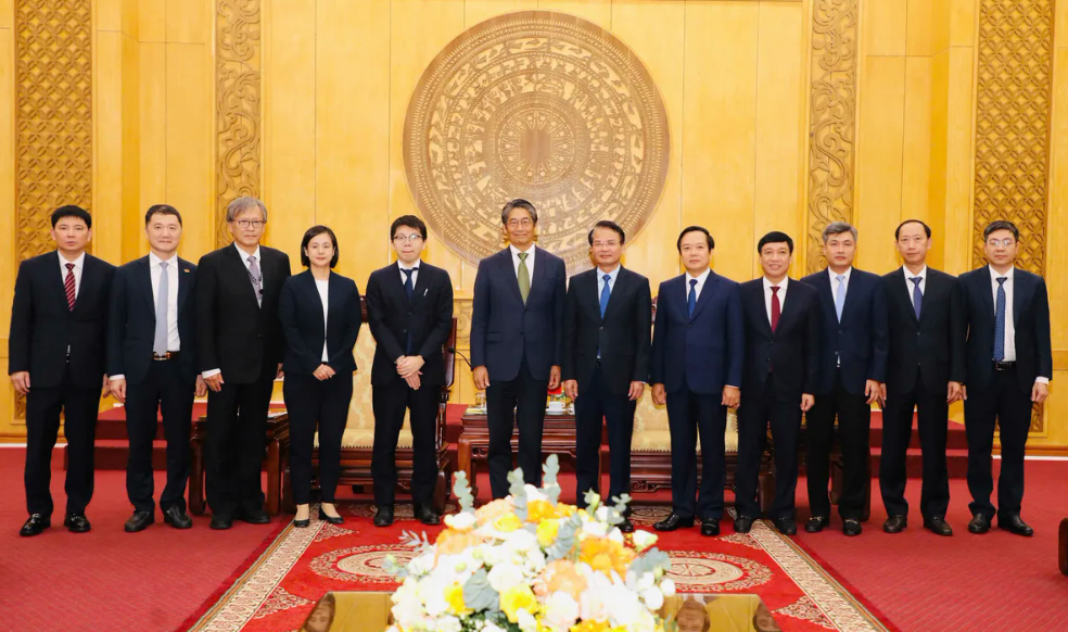 Hai bên cùng thống nhất tăng cường hợp tác, thúc đẩy, xúc tiến đầu tư công nghiệp thân thiện với môi trường. Ảnh: Đức Lam