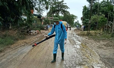 Vệ sinh môi trường sau mua bão ở Nghệ An.