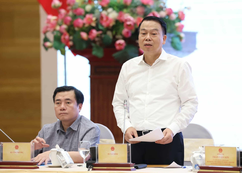 Thứ trưởng Bộ Tài chính Nguyễn Đức Chi phát biểu tại cuộc họp báo