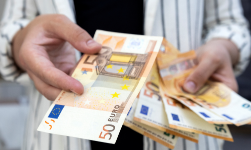 Nước châu Âu nào dùng nhiều tiền mặt nhất?