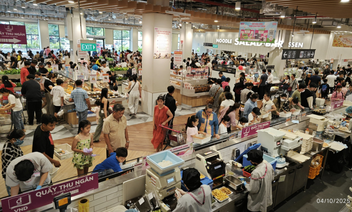 Các doanh nghiệp phân phối bán lẻ lớn&nbsp;đều tăng cường các hoạt động kích cầu tiêu dùng nội địa.