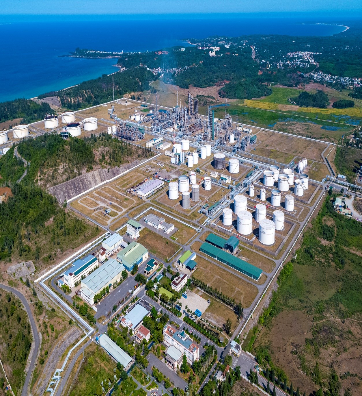 Đây là năm thứ ba liên tiếp (2023, 2024 và 2025), BSR được Fitch Ratings xếp hạng tín nhiệm mặc định dài hạn ở mức BB+ với triển vọng ổn định.