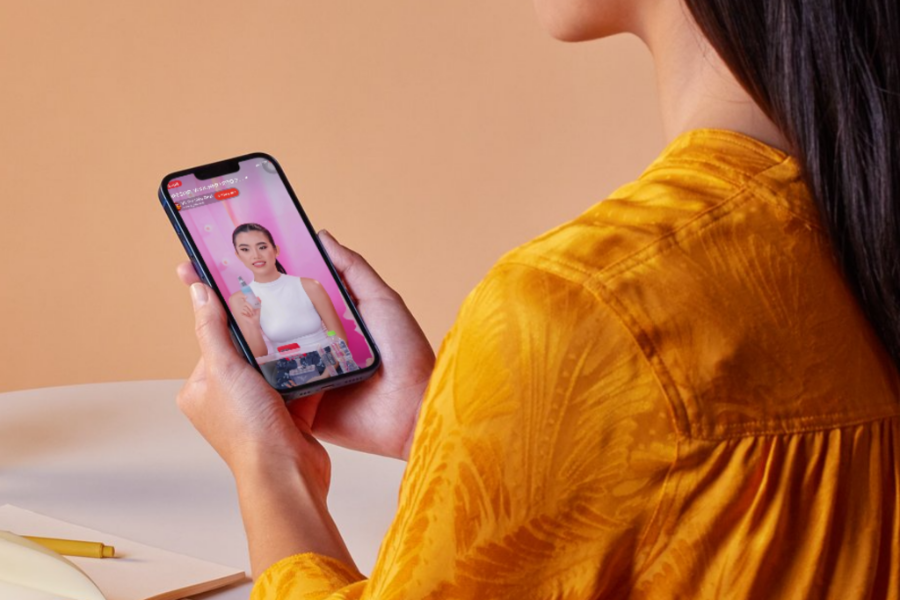 Các phiên livestream dẫn dắt bởi KOL An Phương, Cổ Ngân, Ribi Sachi, Vinh Râu và Thúy Kiều cung cấp thông tin trực quan về sản phẩm mới cho người dùng.