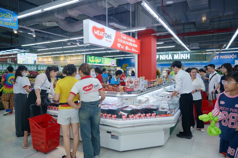 Quầy thịt tươi luôn thu hút đông đảo khách hàng