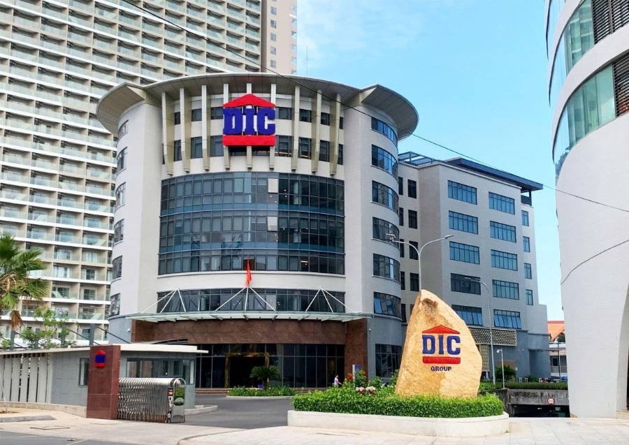 Trụ sở Tập đoàn DIC là công trình xanh tiêu biểu đạt chứng chỉ EDGE (Excellence in Design for Greater Efficiencies) được cấp bởi Tổ chức Tài chính Quốc tế IFC (Thuộc World Bank Group).