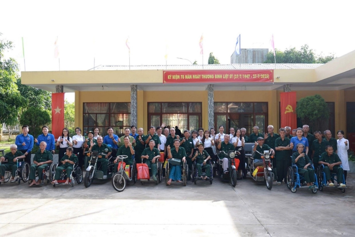 Tập đoàn DIC tổ chức thăm, tặng quà tại Trung tâm điều dưỡng Thương binh và người có công Long Đất.