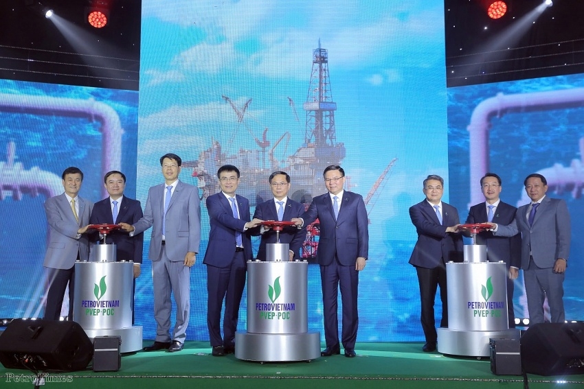 Lãnh đạo Chính phủ, Petrovietnam, PVEP, PVEP POC thực hiện nghi thức đón dòng dầu thương mại đầu tiên từ dự án phát triển mỏ Đại Hùng pha 3.