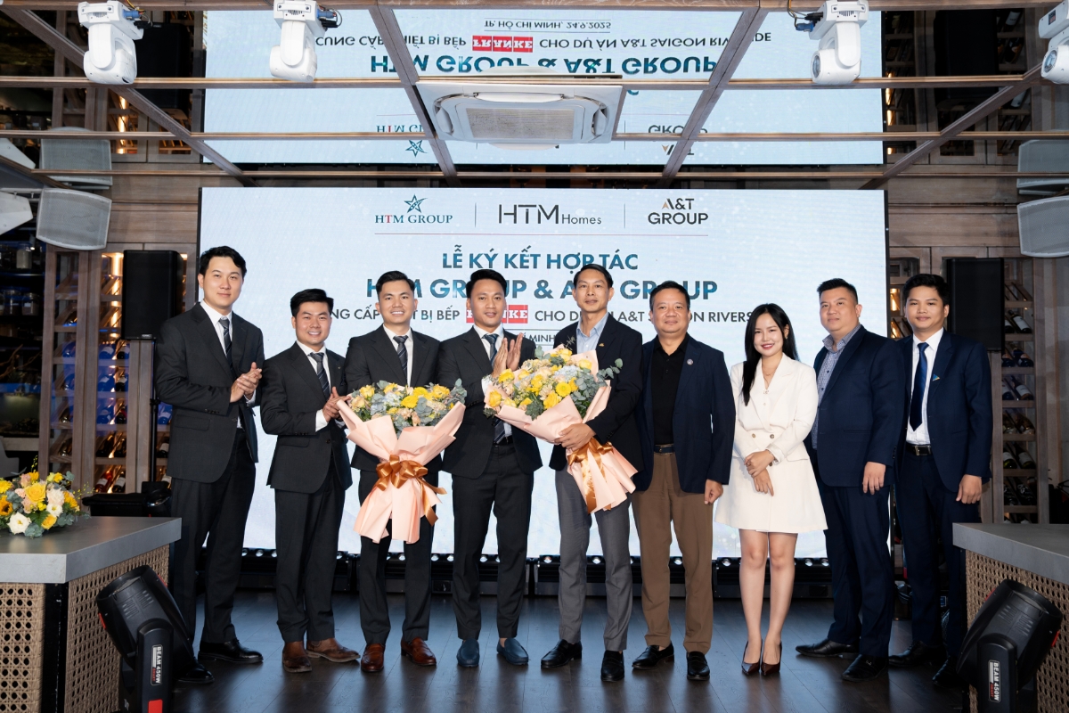 Khách mời & đại diện hai bên chụp hình lưu niệm tại buổi lễ. Ảnh: HTM Group.