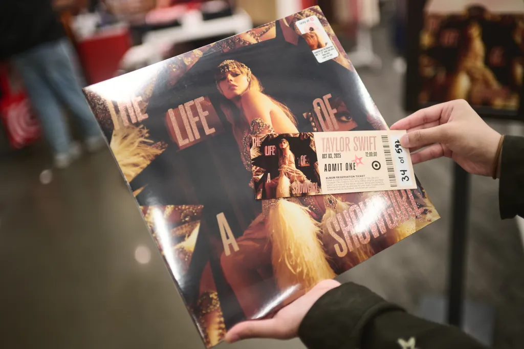 Album mới nhất của Taylor Swift đã tạo ra tác động kinh tế đáng kể ngay từ khi mới ra mắt.