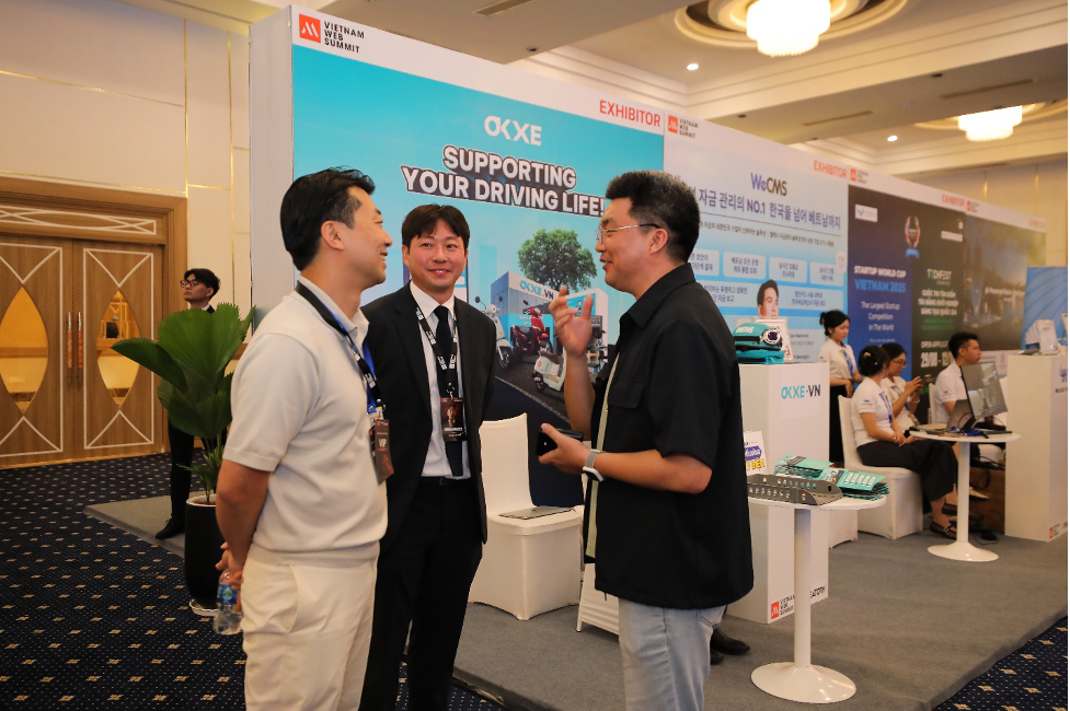 OKXE Vietnam at the Vietnam Web Summit 2025 event.