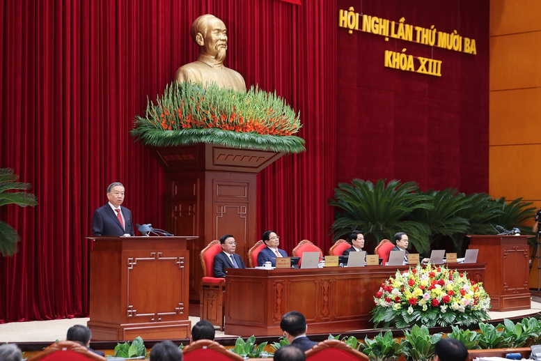 Tổng Bí thư Tô Lâm nhấn mạnh một số điểm trọng tâm trong số các nội dung Hội nghị làm định hướng cho Hội nghị nghiên cứu, xem xét, đóng góp ý kiến - Ảnh: VGP