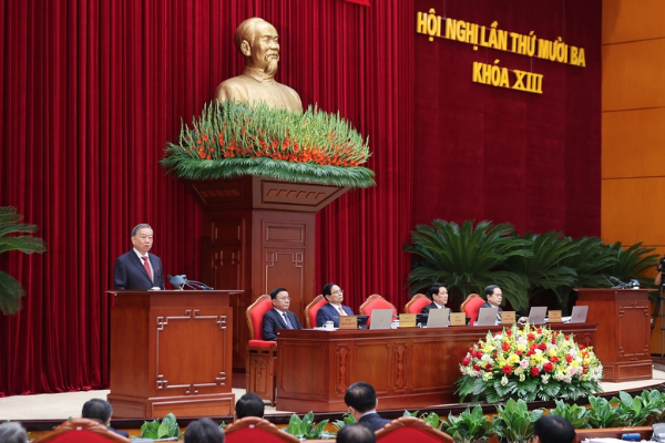 Tổng Bí thư Tô Lâm nhấn mạnh một số điểm trọng tâm trong số các nội dung Hội nghị làm định hướng cho Hội nghị nghiên cứu, xem xét, đóng góp ý kiến - Ảnh: VGP