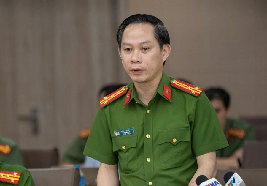 Đại tá Trịnh Văn Giang, Phó giám đốc Công an tỉnh Thanh Hóa thông tin tại buổi họp báo