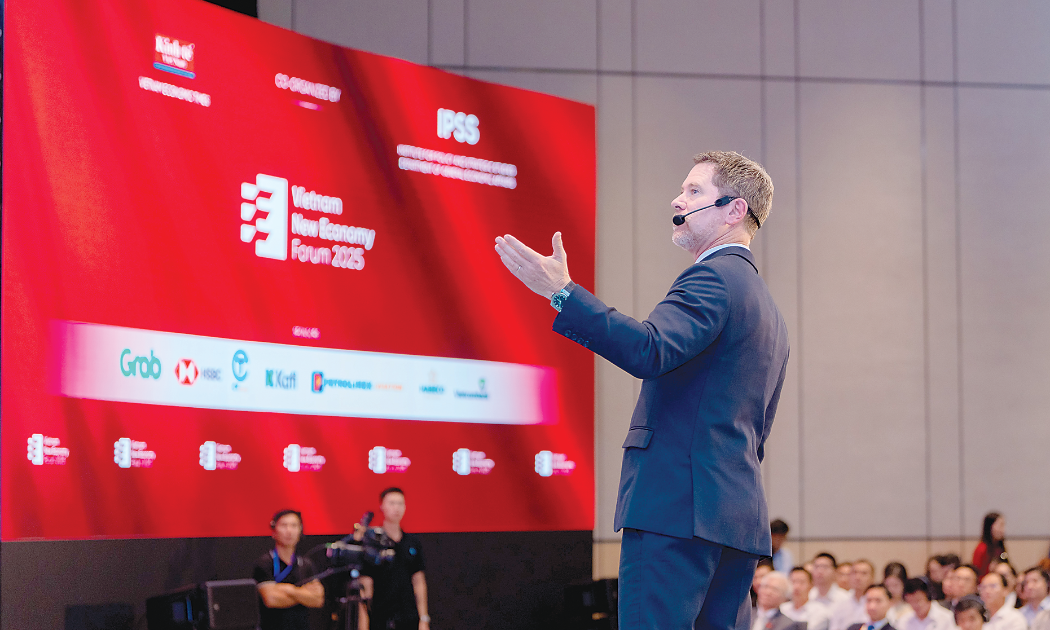 Ông Tim Evans, Tổng Giám đốc Ngân hàng HSBC Việt Nam, phát biểu tại Diễn đàn Kinh tế mới Việt Nam 2025.
