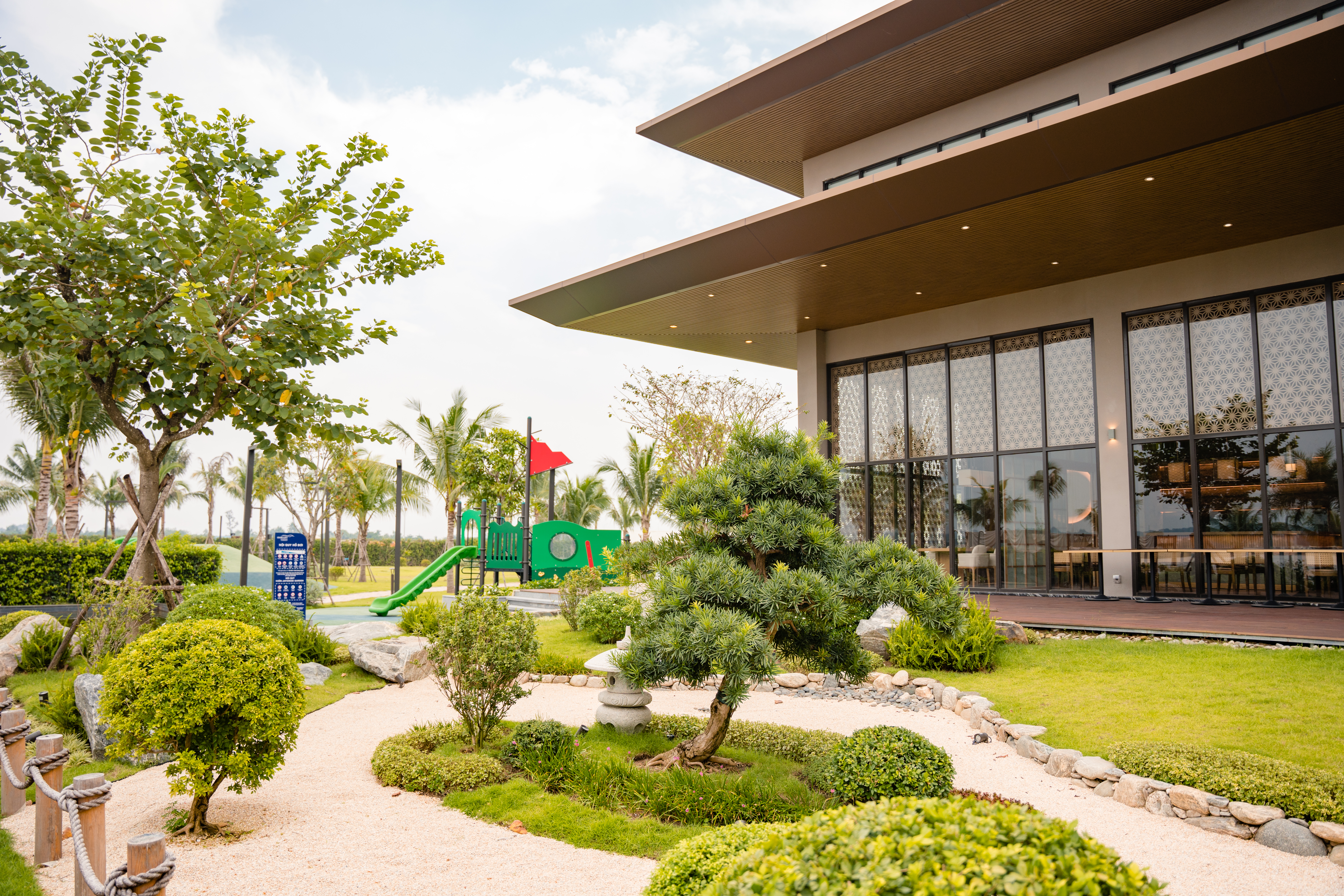Từng ngôi nhà, góc phố tại Izumi City đều được chăm chút chỉn chu.
