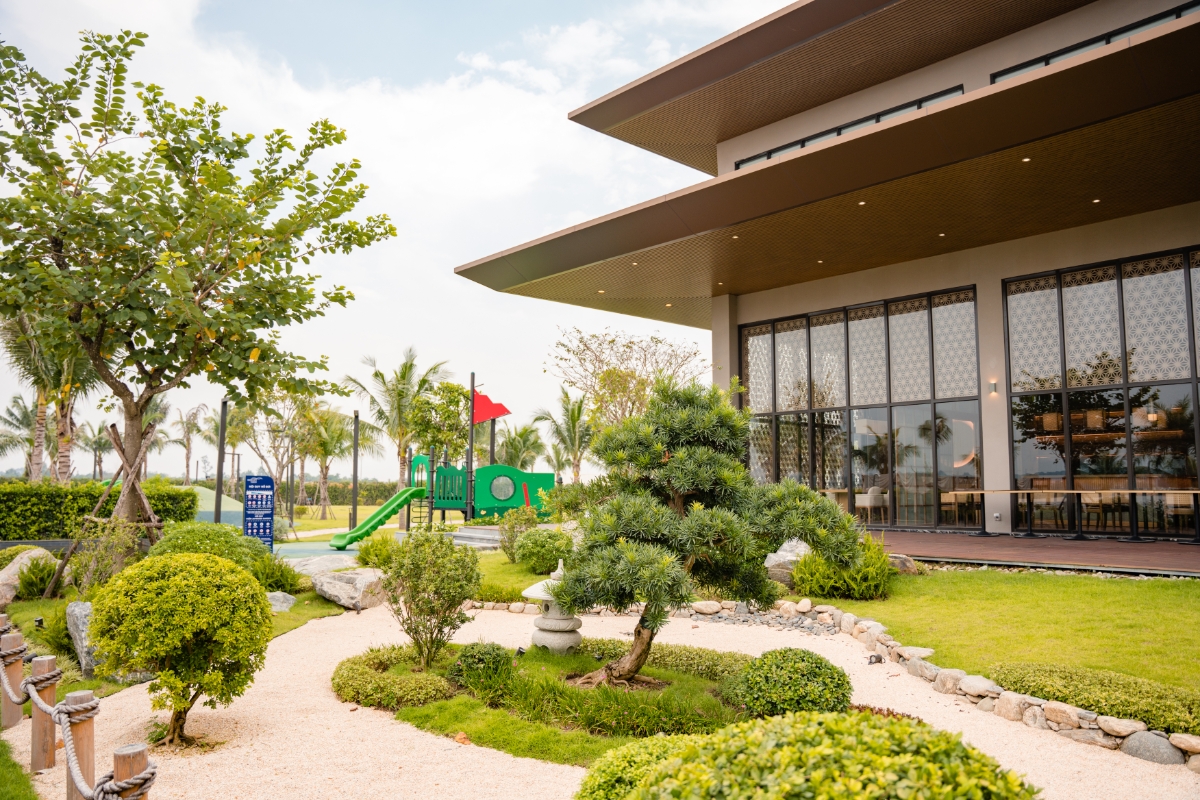 Từng ngôi nhà, góc phố tại Izumi City đều được chăm chút chỉn chu.