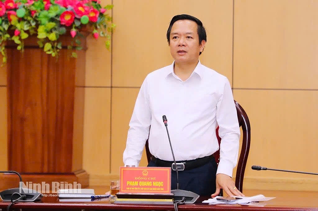 Chủ tịch UBND tỉnh Ninh Bình Phạm Quang Ngọc phát biểu kết luận Hội nghị. Ảnh: Báo Ninh Bình