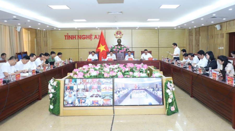 Toàn cảnh phiên họp.