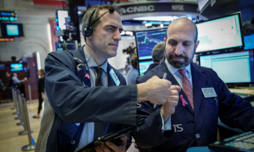 Chứng khoán Mỹ lại lập kỷ lục, giá dầu bật tăng