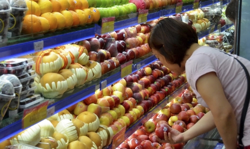 Nhiều loại trái cây nhập khẩu vẫn được ưa thích tại chợ Việt