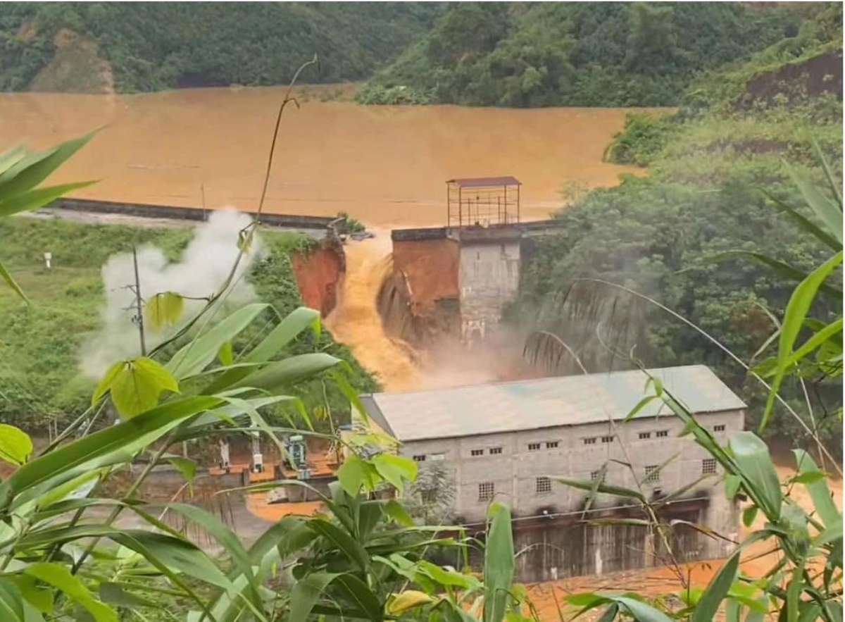 Tường đập thủy điện Bắc Khê 1 bị vỡ.