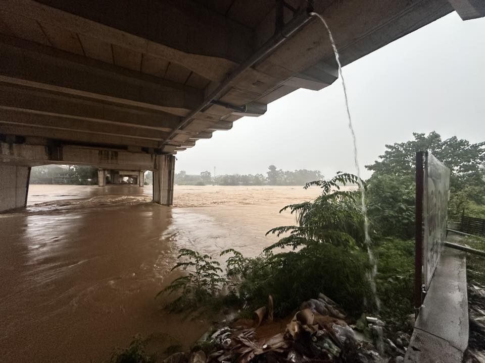 Mực nước tại cầu Bến Tượng sáng 7/10