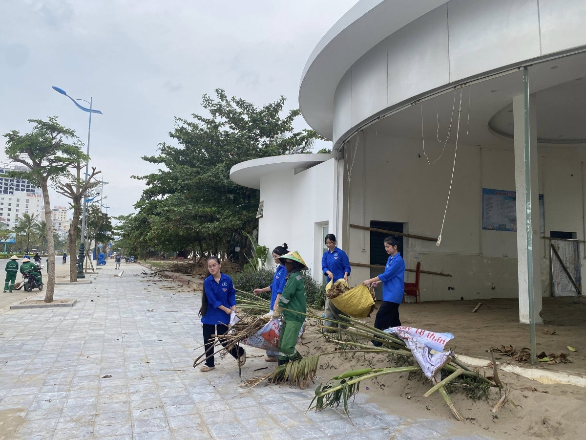 Bí thư Đoàn Thanh niên phường Sầm Sơn, Nguyễn Hữu Tuấn cho biết “Tinh thần đoàn kết sau bão một lần nữa minh chứng sức mạnh cộng đồng. Đây còn là cơ hội để thế hệ trẻ Sầm Sơn rèn luyện tinh thần trách nhiệm, bồi đắp ý thức bảo vệ môi trường ngay từ những hành động cụ thể”.