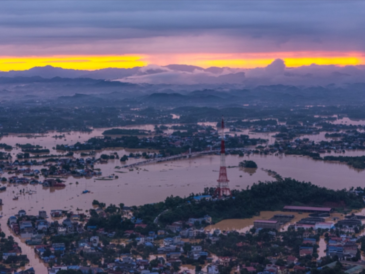 Nước lũ nhấn chìm hàng loạt khu dân cư của tỉnh Thái Nguyên 