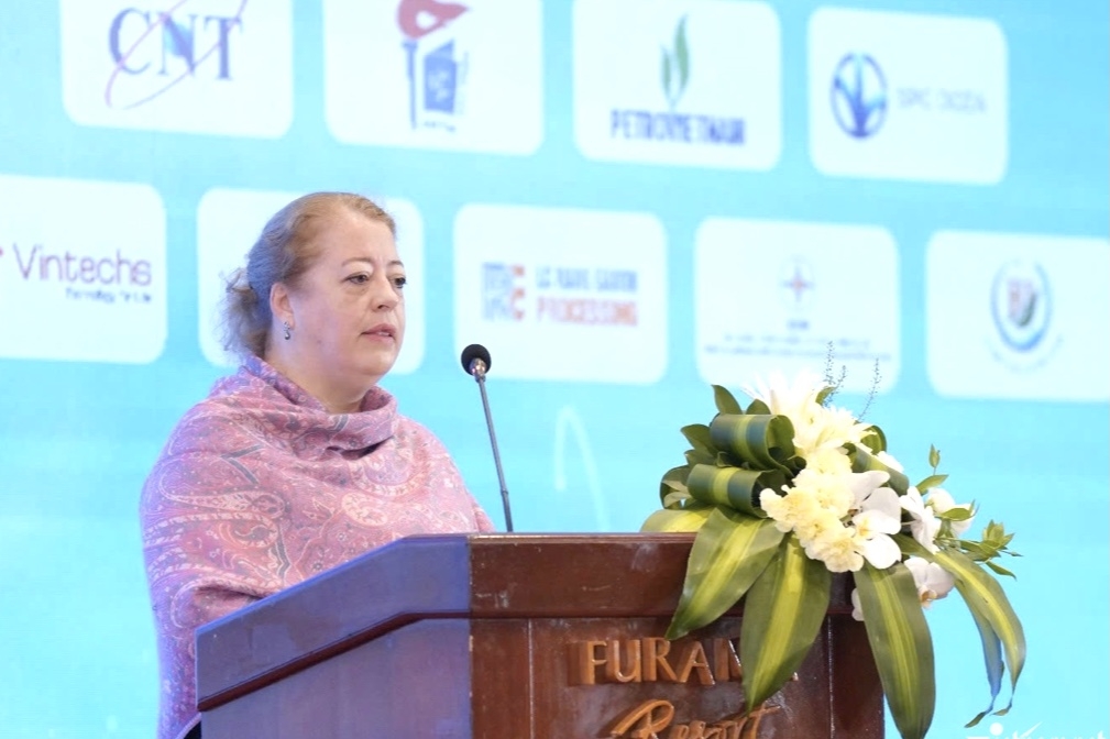 Bà Mizonova, Tổng Lãnh sự Liên ban Nga tại Đà Nẵng phát biểu tại Hội nghị.