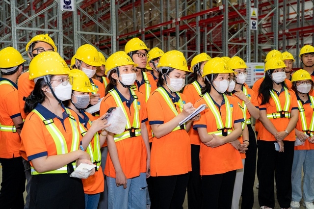 Thế hệ kế cận chính là lực lượng định hình một ngành logistics không chỉ thông minh hơn mà còn bền vững và nhân văn hơn.